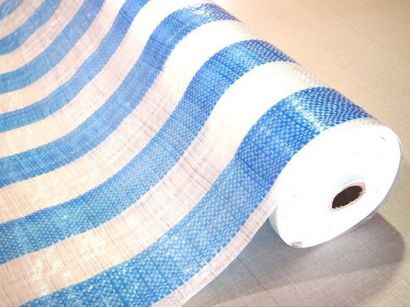 BLUE STRIPED WHITE PLASTIC TARP 4' X 100YDS